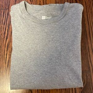 Womens Gap size m grey short sleeve shirt. Fits large Heavier weight material.